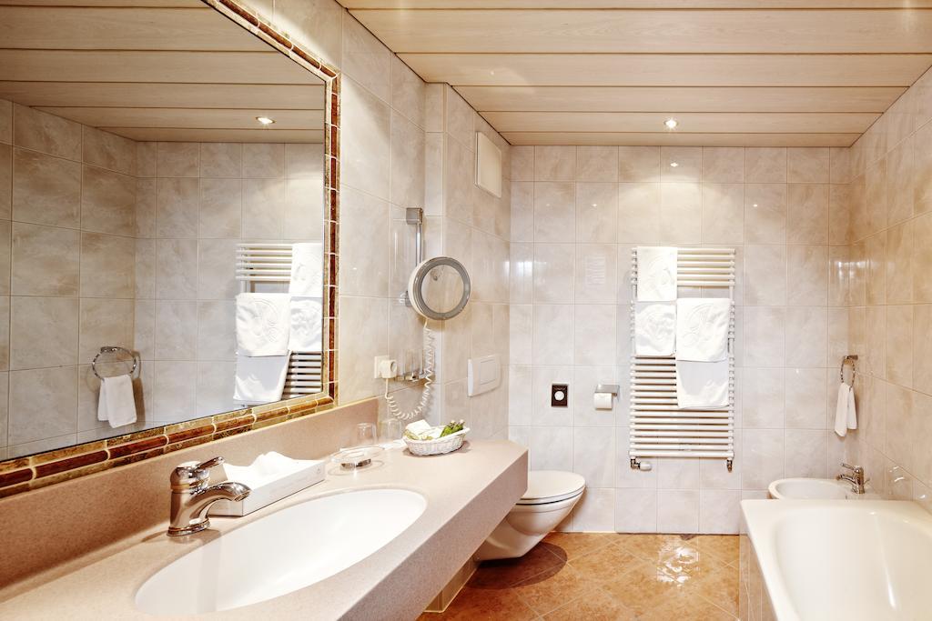 Hotel Berghof Crystal Spa & Sports Tux Zewnętrze zdjęcie